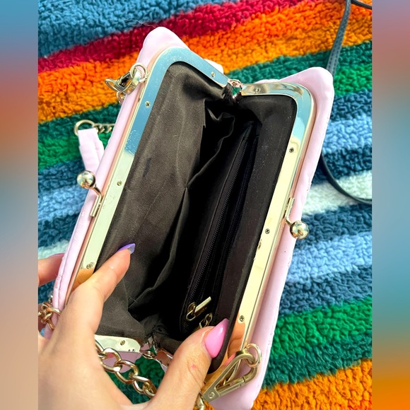 Quilted Pink Modern handbag with crossbody strap. - Picture 8 of 8